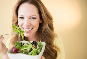 USA, New Jersey, Jersey City, Portrait of woman eating salad